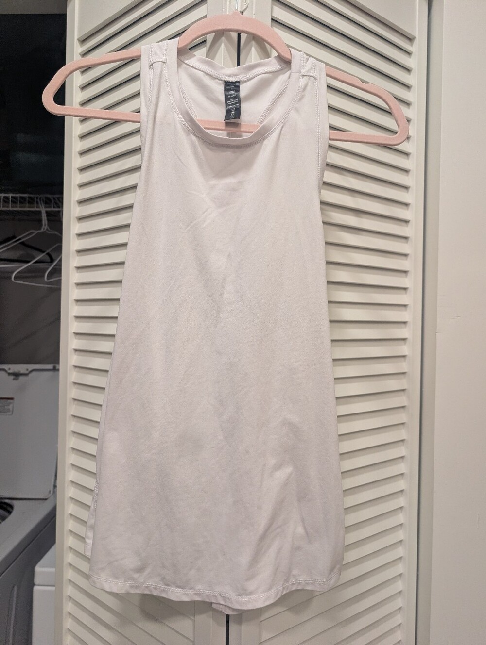 Yogalicious White Women's Sleeveless Tank Top - Size Small Open Split Back